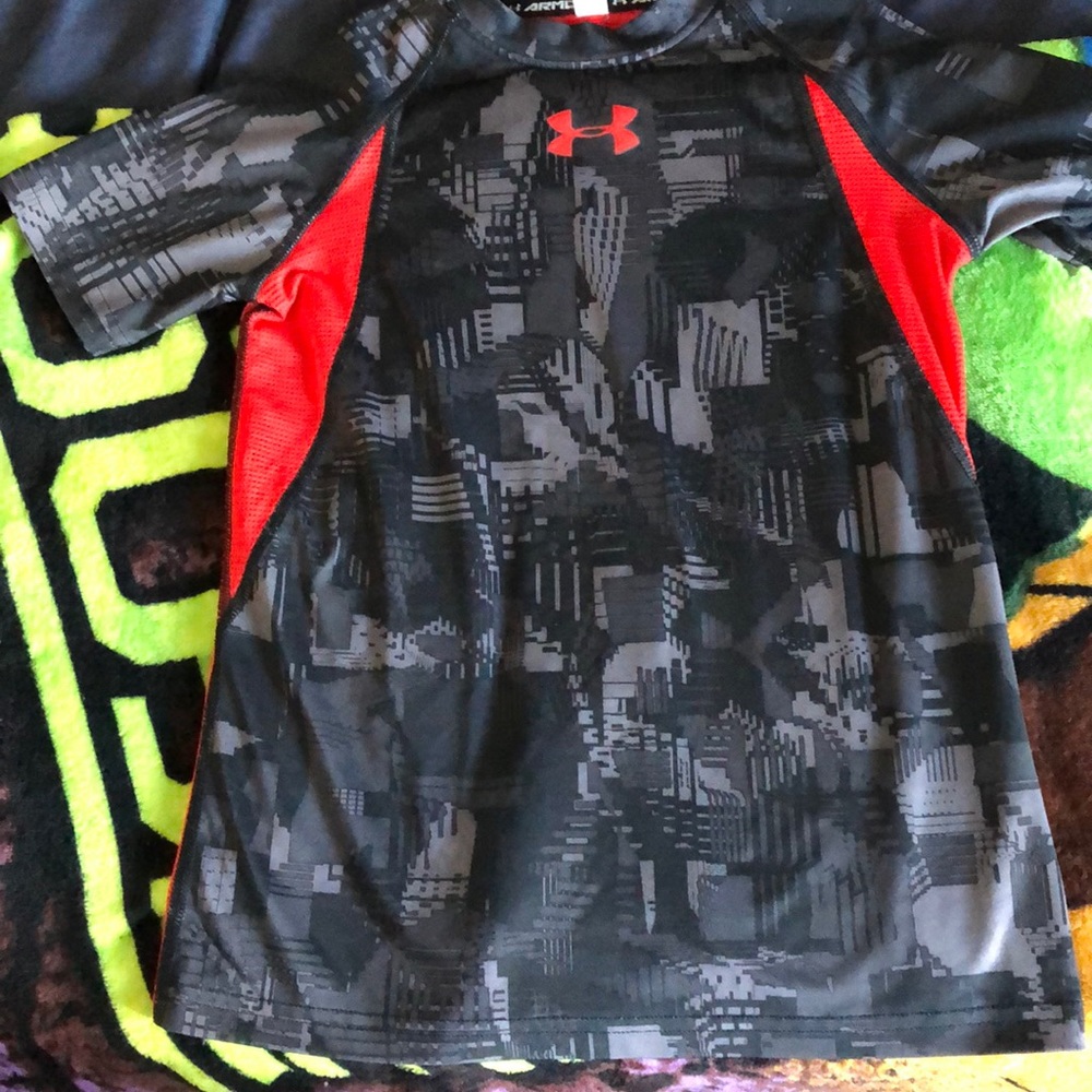 Boys short selves under armor shirt
